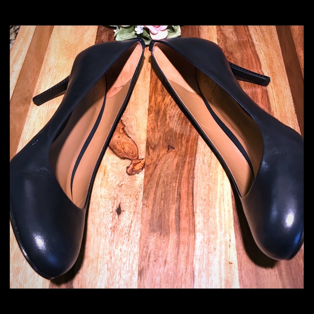 Tory Burch Leah Midheel Navy Pumps